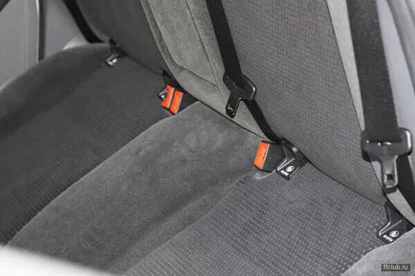 Isofix на заднем сидении. Isofix на заднем сидении