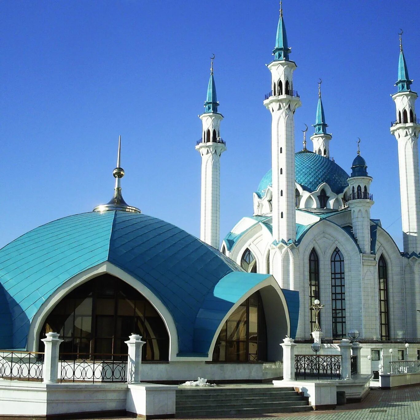 Кул шариф казань экскурсии. Мечеть кул шариф в казани. рамадан кул шариф. казань мечеть рамазан родник. мечеть рамазан казань изображением.
