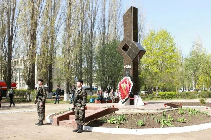 Памятник на кавказе жертвам радиационных катастроф. Монумент чернобыльцам? ижевск. Памятник жертвам радиационных аварий и катастроф балаково. Памятник жертвам радиации в ярославле. Жертвам радиационных аварий и катастроф.