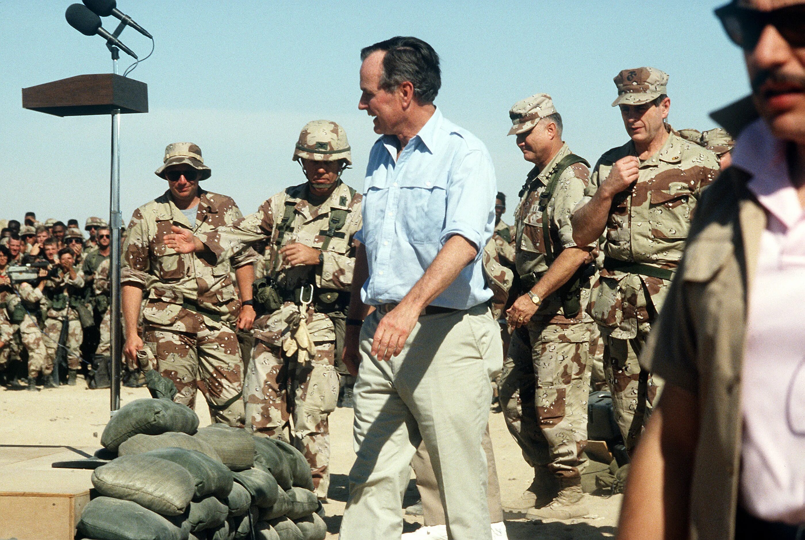 Ирак 1990. Операция буря в пустыне 1991 год. Буря в пустыне 1991 солдаты армии сша. Война в персидском заливе 1990-1991. Сша ирак 1991.