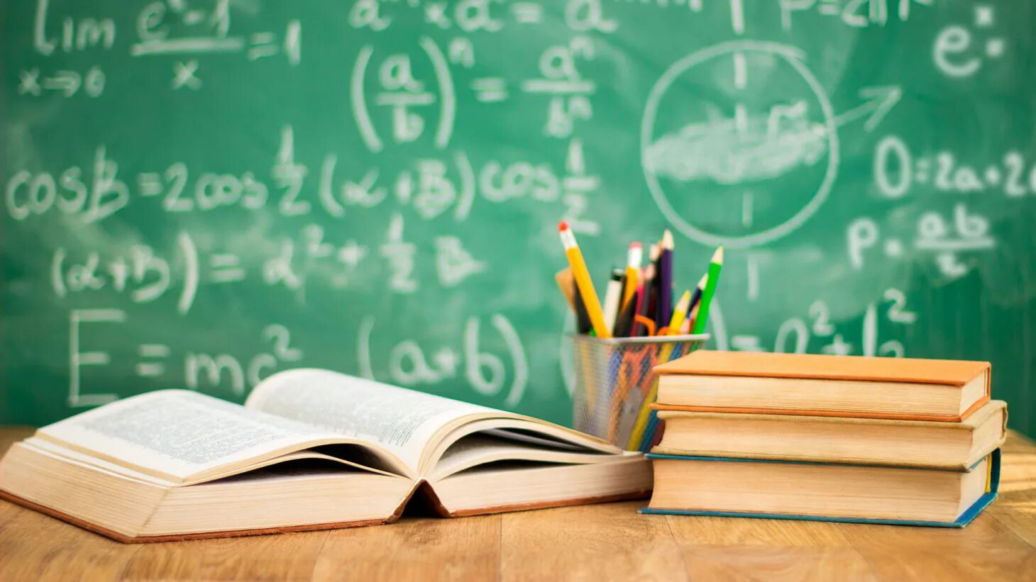 Книги и тетради. Учеба книги. Studying background. Учебные предметы. Учеба картинки.