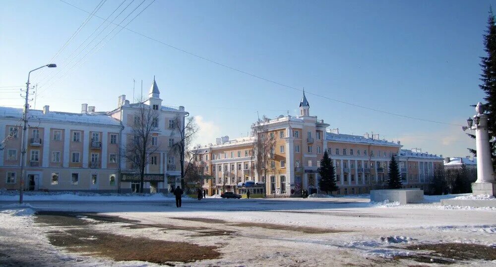 Киров белорецк. Площадь Металлургов Белорецк. Г Белорецк площадь. Площадь город Белорецк. Администрация города Белорецк.