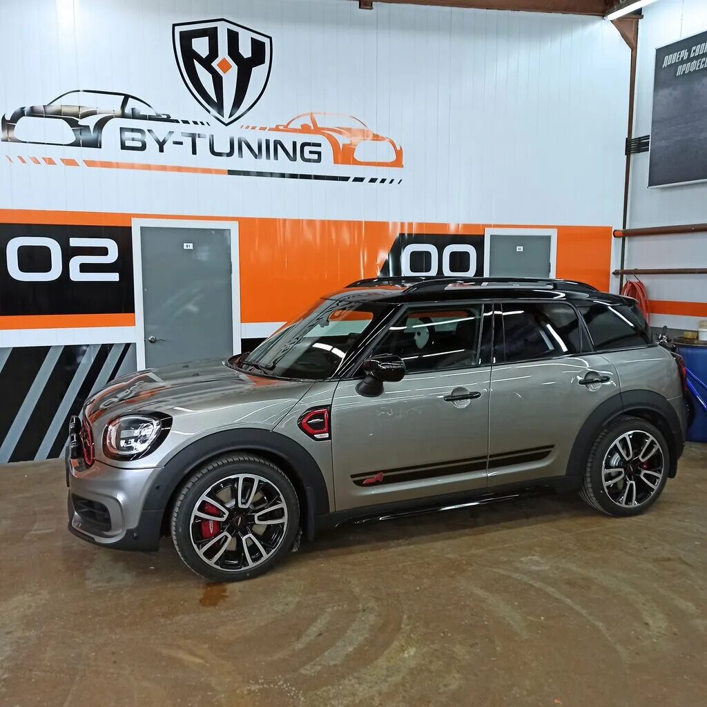 By tuning москва. мерседес винил суприм. Mercedes c в пленке. Bmw x6 цвет хаки. оригинальная оклейка авто.