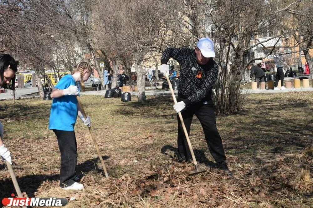 Коммунистический субботник 1919. Субботники движение первых. Субботники движение первых. Всероссийский субботник. Уборка территории.