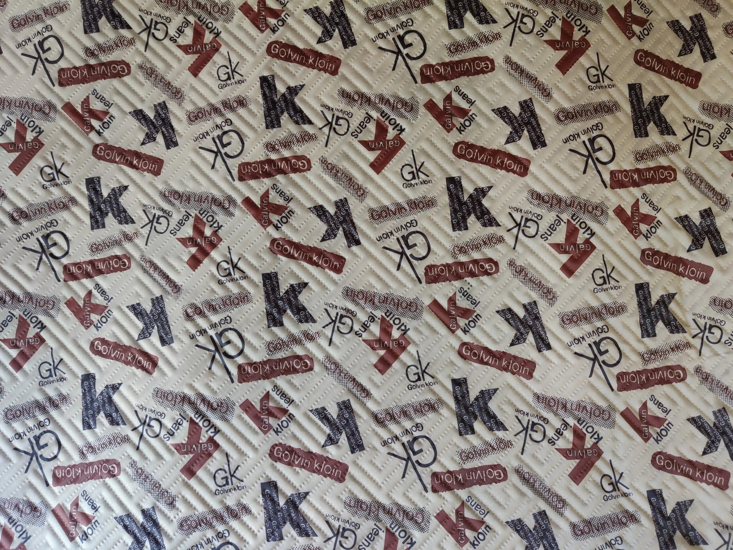 Ткань с принтами. Адемас ткани оптом пятигорск. Подкладочная ткань с рисунком. Трикотаж масло фиолетовый. Курточная принтованная ткань.