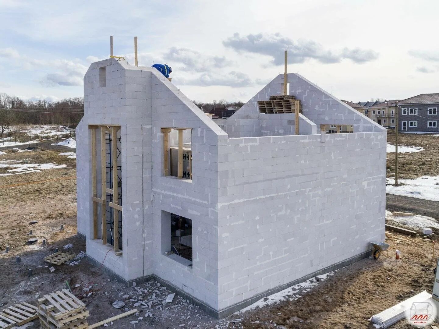 Дом из газобетона. Газоблоки дом. Пеноблок дом. Строительство дома из газобетона. Домик из газоблока