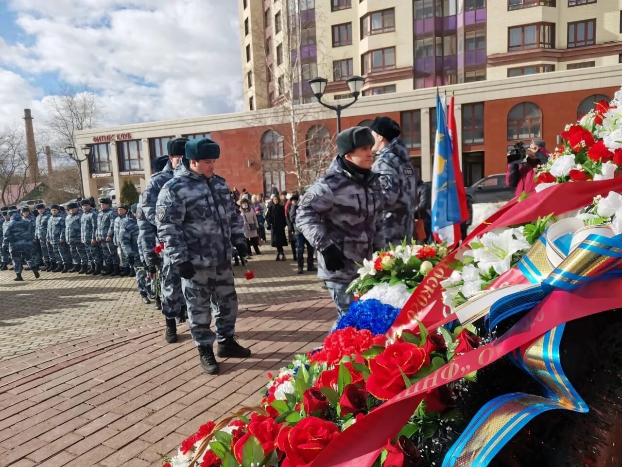 Маркелов сергиево-посадский омон. Сергиево посадский омон памятник. Омон сергиев посад. Командир сергиево-посадского омона. Командир омон сергиев посад.