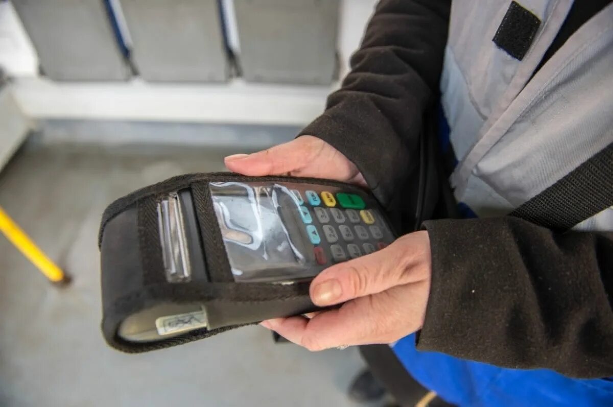 Оплата наличными за проезд. Проезд в автобусе. Проездной глазов. Оплата в маршрутке. Терминалы в общественном транспорте.