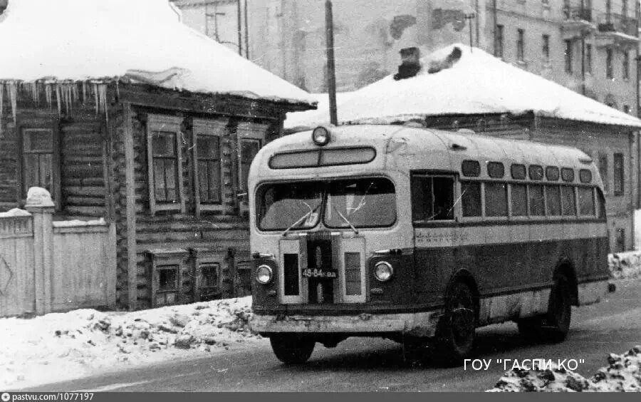 Маршрутки в старом городе. ЗИЛ 158. ЗИС 155 Москва. ПАЗ 652. ЗИС-155 автобус.