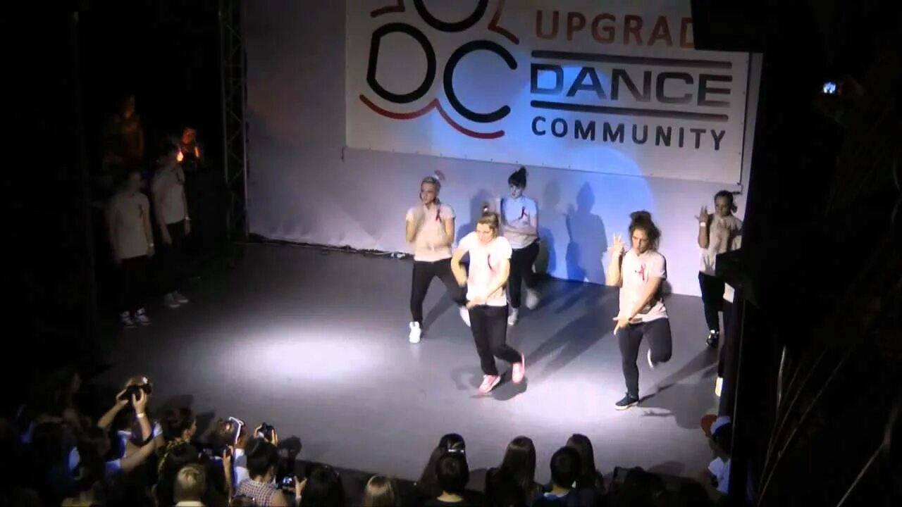 Дэнс комьюнити. «5678 dance community»дубай. Dance community ставрополь. Малибу танцы. Танцы community.