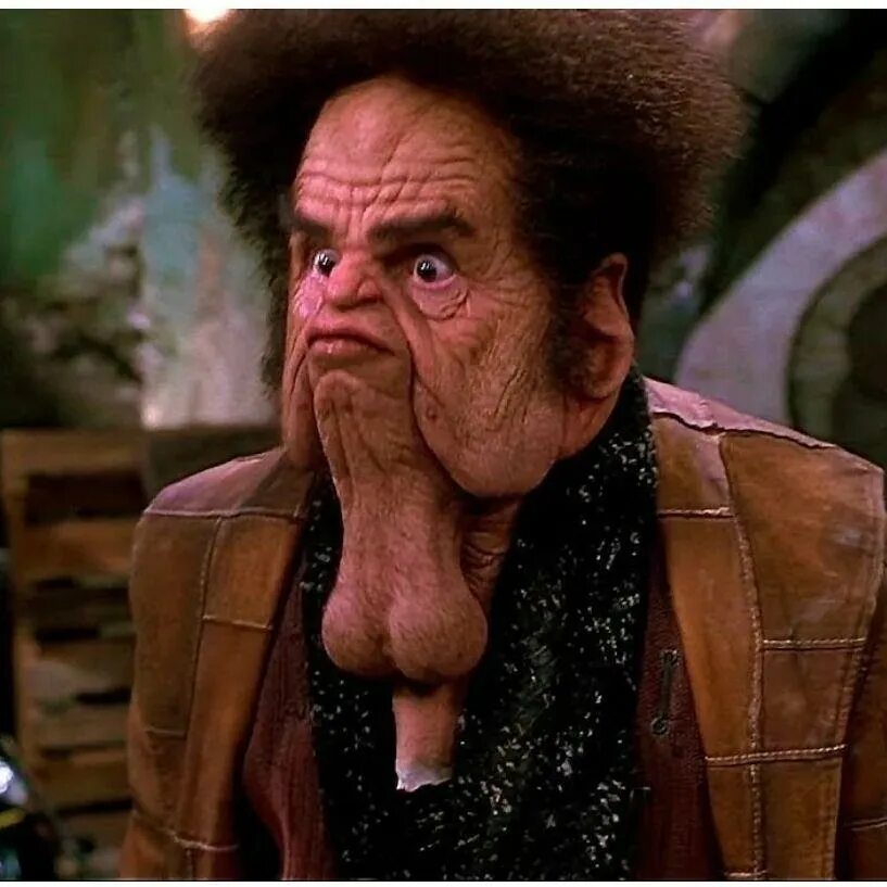 Проклинать выпирающий. Проклинать выпирающий. Фотографии маньяка на заброшке. Выпирание вверху живота. Проклинать выпирающий.