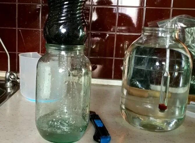Самогон мутнеет при разбавлении. Мутный самогон. прозрачный самогон. помутнел самогон. бутылка мутного самогона.