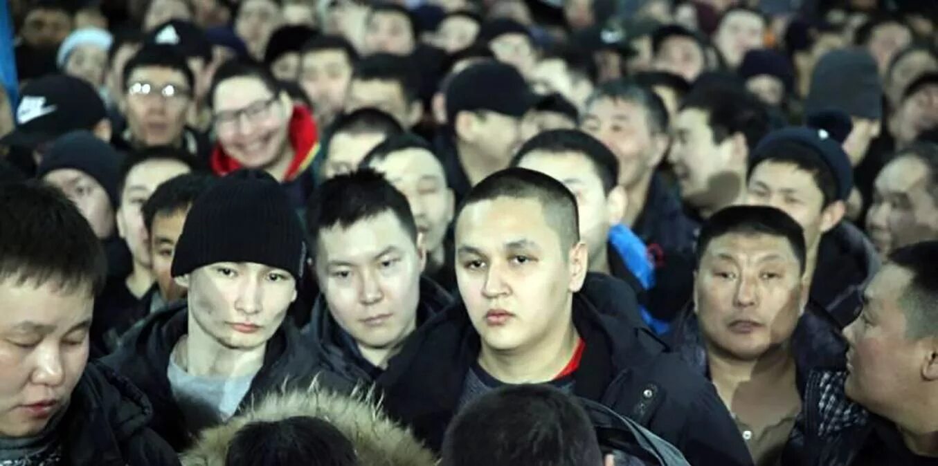 Якуты националисты. Что случилось в якутии с мигрантами. Несанкционированные митинги в якутии. Что случилось в якутии с мигрантами. Милиция и мигрант.