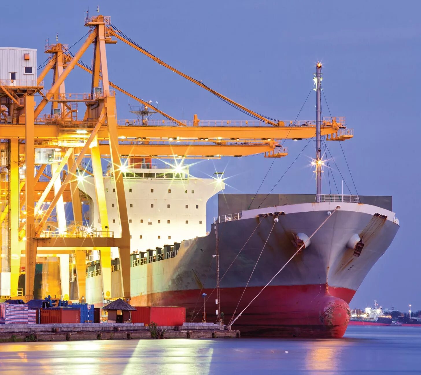 Судостроение презентация. Судостроение виды. Сухой док. Судостроение отрасль машиностроения. Судостроение география.