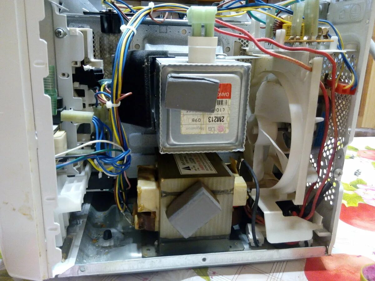 Гудит микроволновка при работе. Ms 2042h микроволновка lg магнетрон. lg ms2322w магнетрон. микроволновая печь lg ms2336gibмагнетрон. ms-1724w магнетрон.