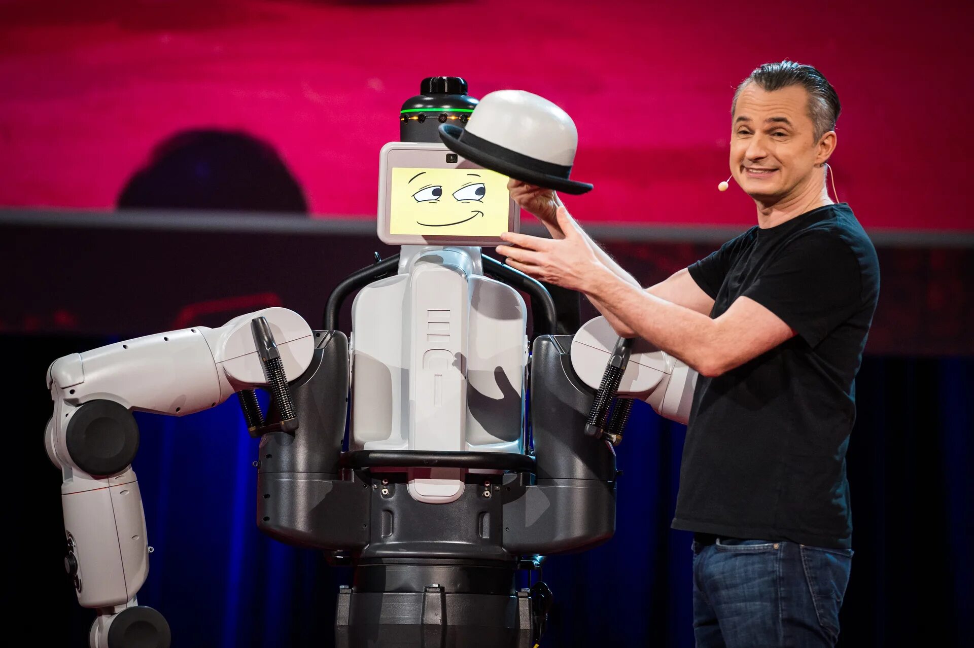 Robot talk. Стильный робот. Робот Марко. Робот Тед. Модный робот.