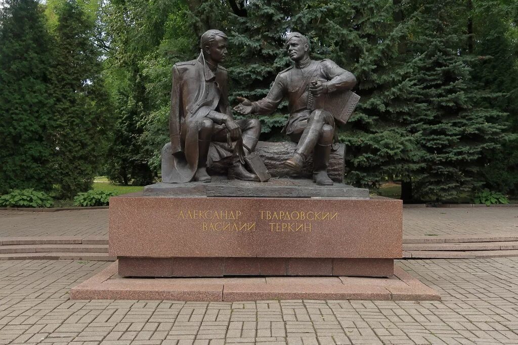 Памятник Твардовскому и Теркину в Смоленске. Теркин памятник Смоленск. Памятник Василию Тёркину в Смоленске. Памятник а.т. Твардовскому и Василию Теркину в Смоленске. Памятник теркину в смоленске