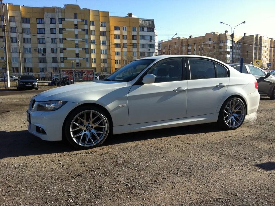 Шины бмв е90. Bmw 3 r18. bmw 3 e90 r19. bmw e90 r17. бмв е90 r19.