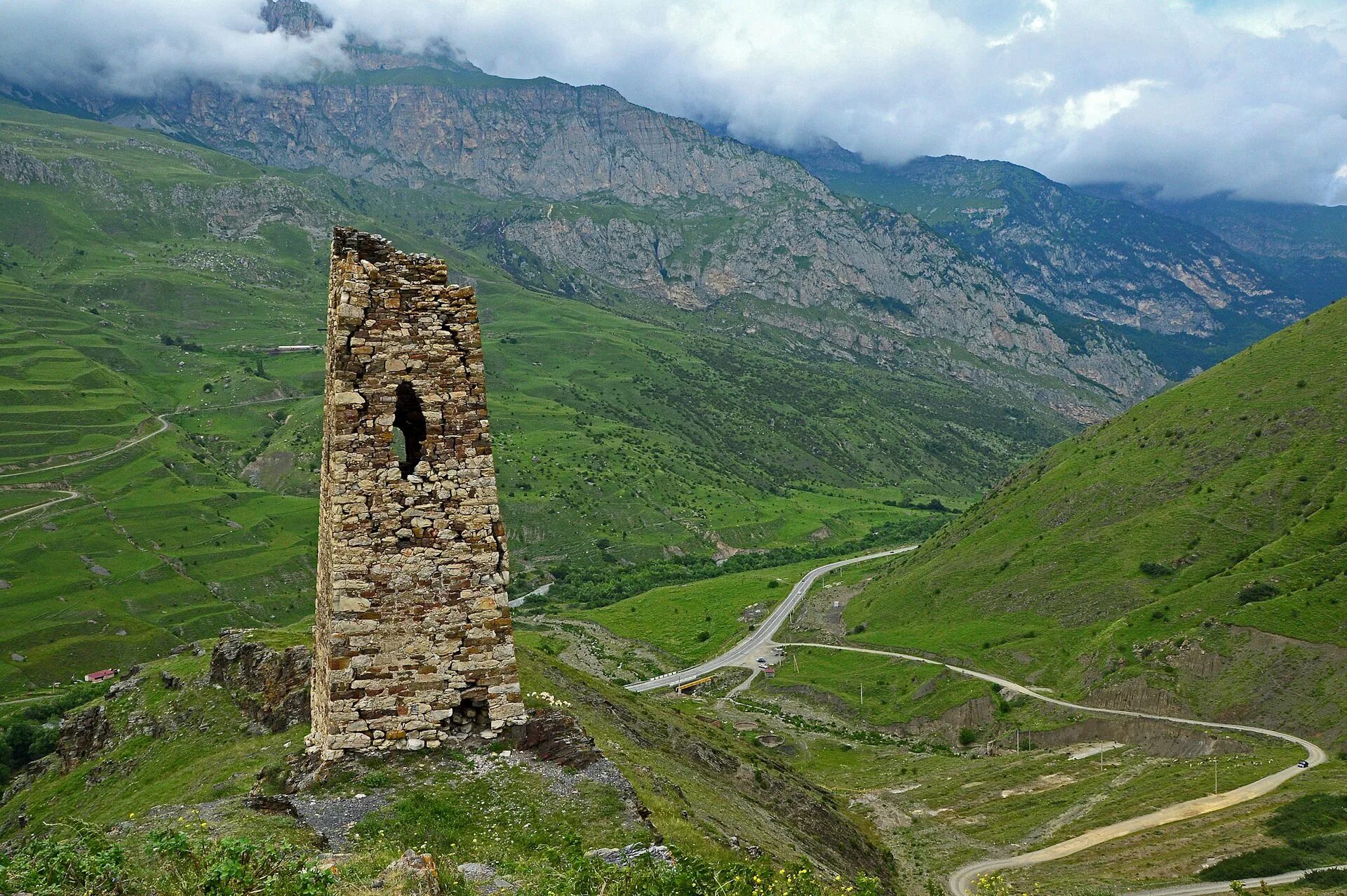 Башни северной осетии. Фиагдонское и Куртатинское ущелье. Владикавказ Куртатинское ущелье. Куртатинское ущелье Фиагдон. Владикавказ Фиагдонское ущелье.