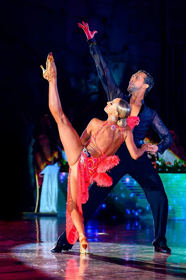 Daniel desiree bachata. Дарья селезнева бальные танцы. Ольга сильде. Сергей нейкшин балет рига. Бальные танцы.