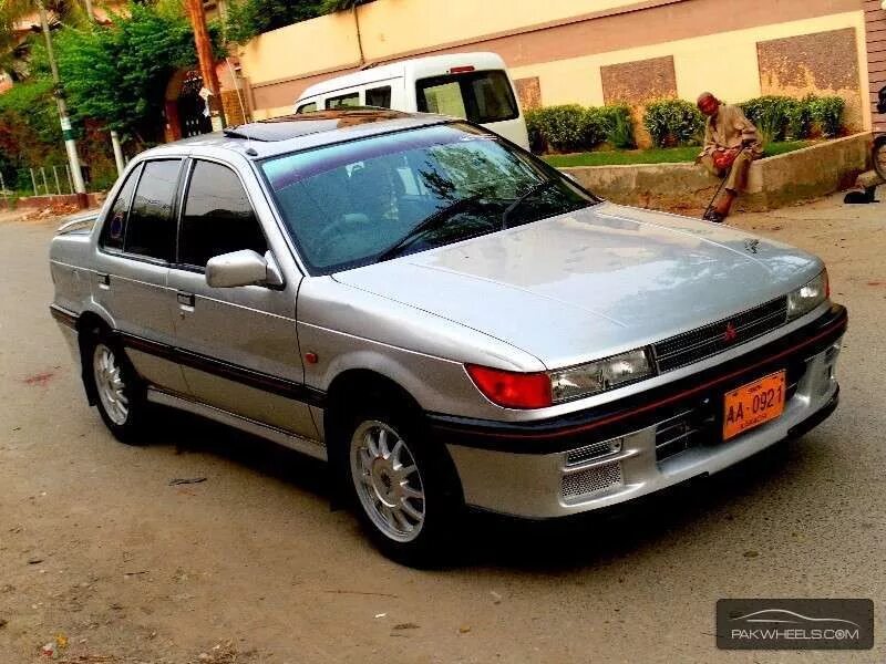 Митсубиси 1990. Mitsubishi Lancer 1990. Митсубиси Лансер 1990. Митсубиси Лансер 1990г. Мицубиси ланцер 1990.