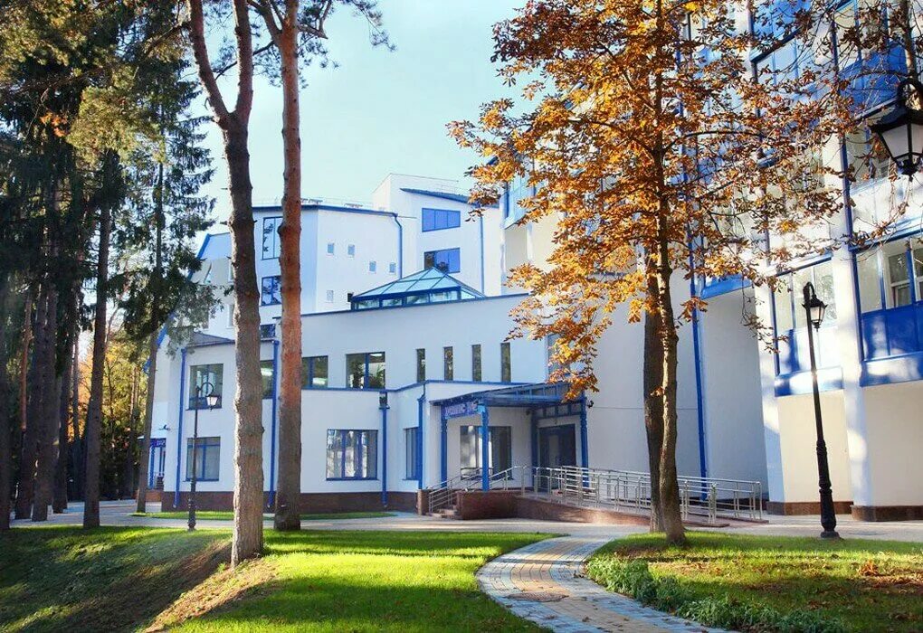 Санаторий профилакторий железнодорожник. Белоруссия санаторий летцы железнодорожник. Санаторий железнодорожник витебск. Санаторий железнодорожник в белоруссии. Дк железнодорожников витебск леонова 2.