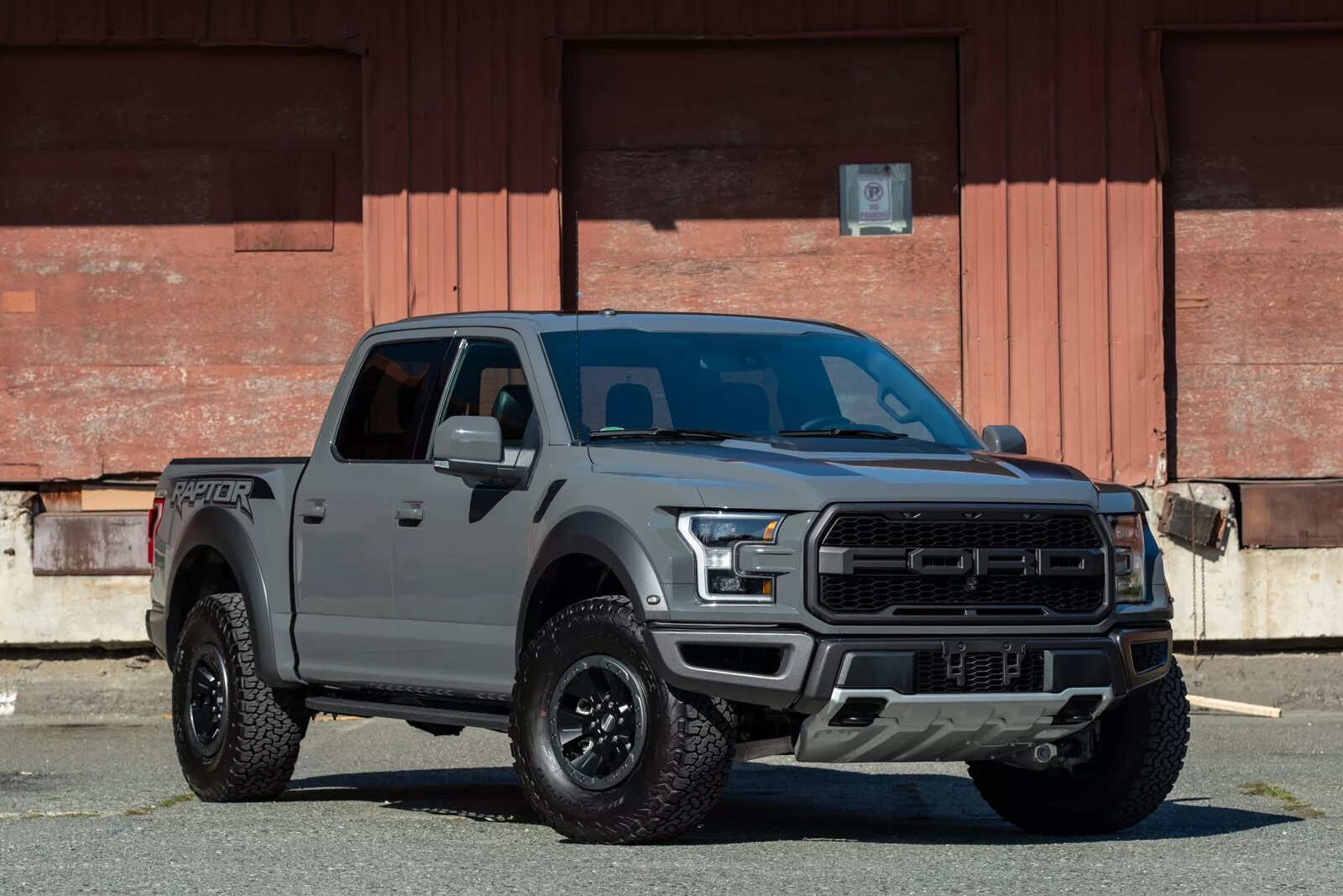 Форт раптор. Ford f-150 SVT Raptor. Ford f 150 Раптор. Ford f 150 Raptor комплектации. Ford f 150 Raptor матовый.