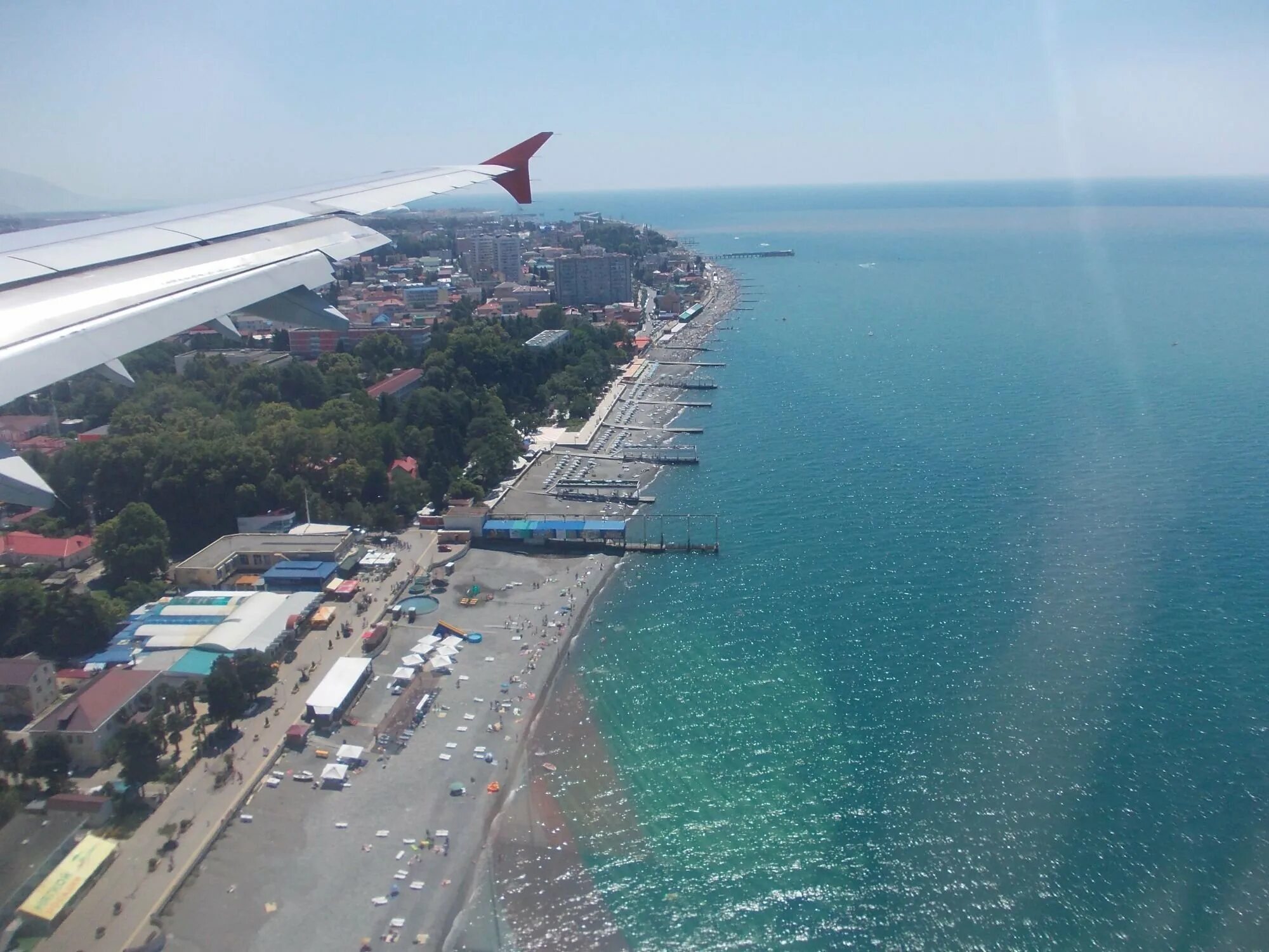 На самолете на море россия. Международный аэропорт Сочи (Адлер). Адлер Сочи аэропорт самолеты. Аэропорт Адлер с высоты птичьего полета. Анапа аэропорт Адлер.