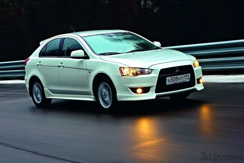 Сколько стоит ланцер. Toyota Lancer. Митсубиси Тойота Лансер. Лансер 585. Тойота Лансер 200.