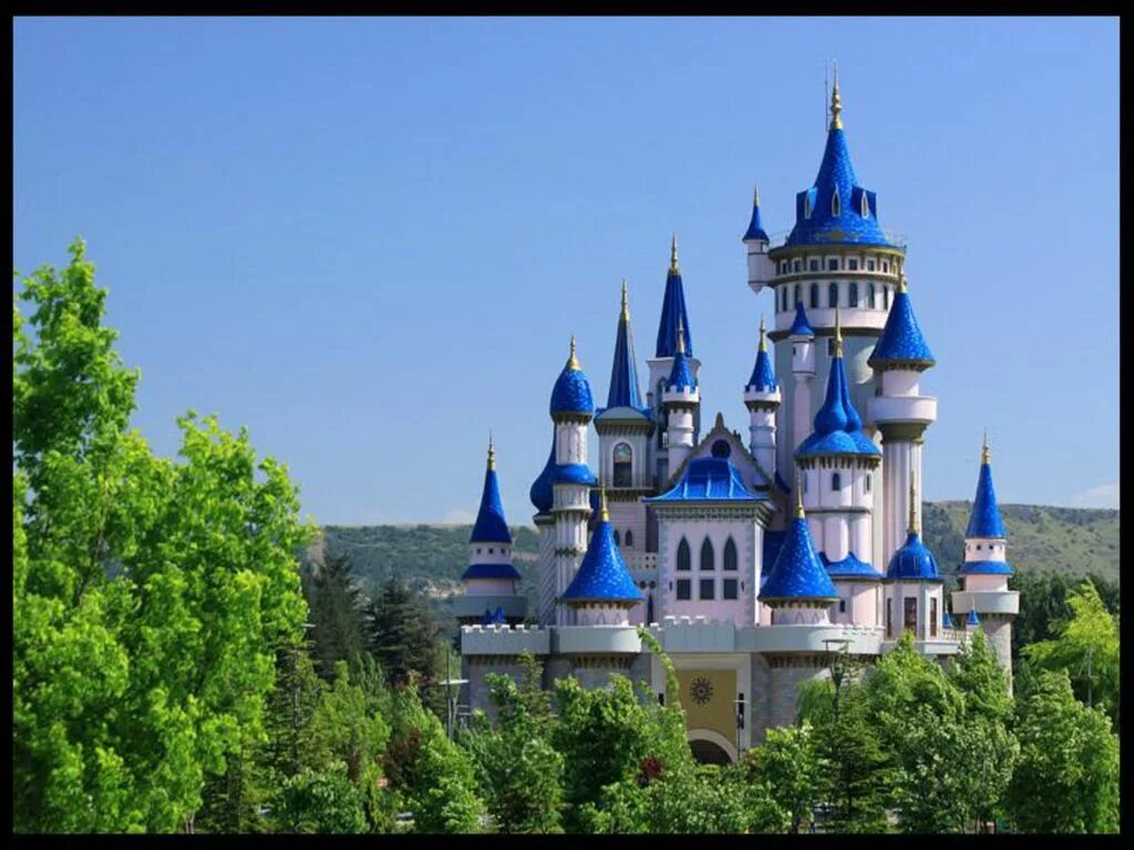 Дворец уолт дисней. Европейские дворцы. Дворец шантийи. Шантийи парк франция. Дворец золушки диснейленд.