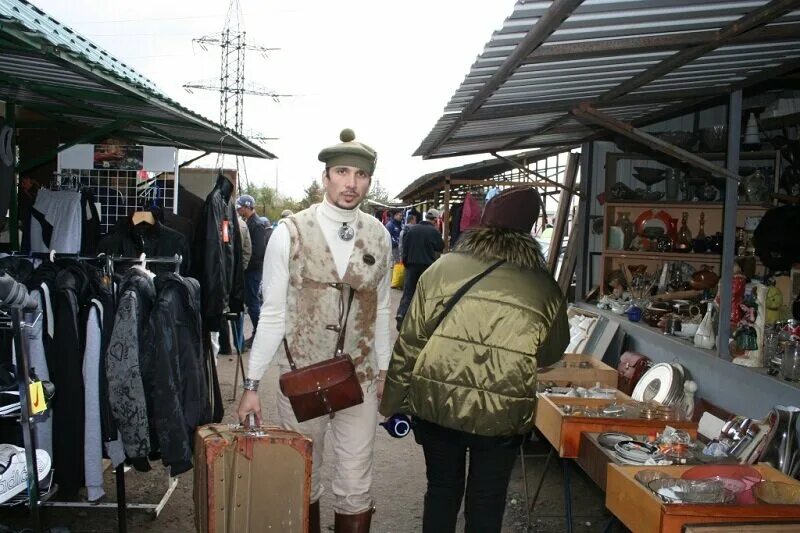 Омская барахолка. Азовы янао. Барахолка мужи. Барахолка шурышкарского. Горбушка рынок в москве 90.