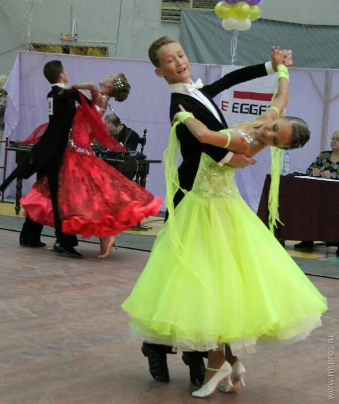 бальные танцы юниоры 1 стандарт. спортивно бальное платье юниоры 1. платья для бальных танцев юниоры 1 стандарт. платья для юниоров 1 латина и стандарт. спортивные бальные танцы латина юниоры 1.