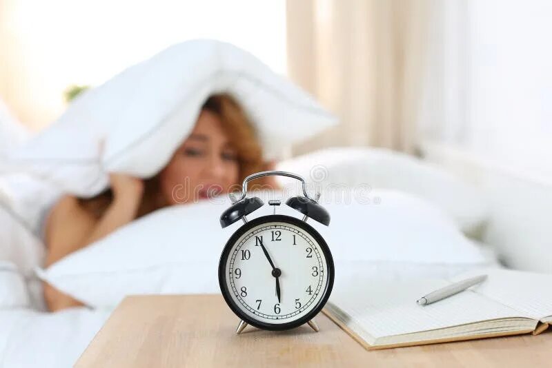 She wakes up early the morning. Утреннее пробуждение. Waking up с какой игры. Waking up early. Вставать с постели.
