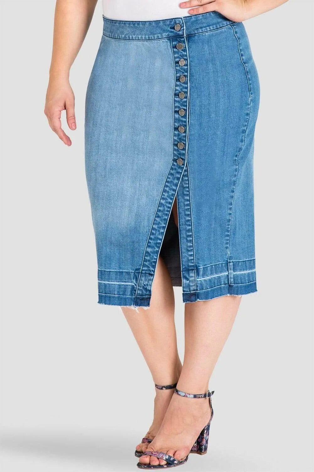 Купить юбку джинсовую большого размера. Юбка джинсовая 2021 плюс сайз. Юбка джинсовая макси плюс сайз. Джинсовая юбка миди плюс сайз. Остин джинсовая юбка миди.