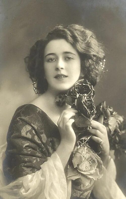 Женщина в старых времен. Художник robert william vonnoh. Нищие крестьяне 19 века. Одежда купчихи 19 века. Женщина в старых времен.