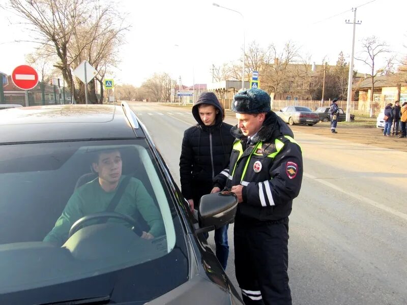 ГИБДД Ставропольский край Апанасенковский район. Отдел полиции село Дивное. Апанасенковский МВД. Инспектор ДПС весной на трассе.