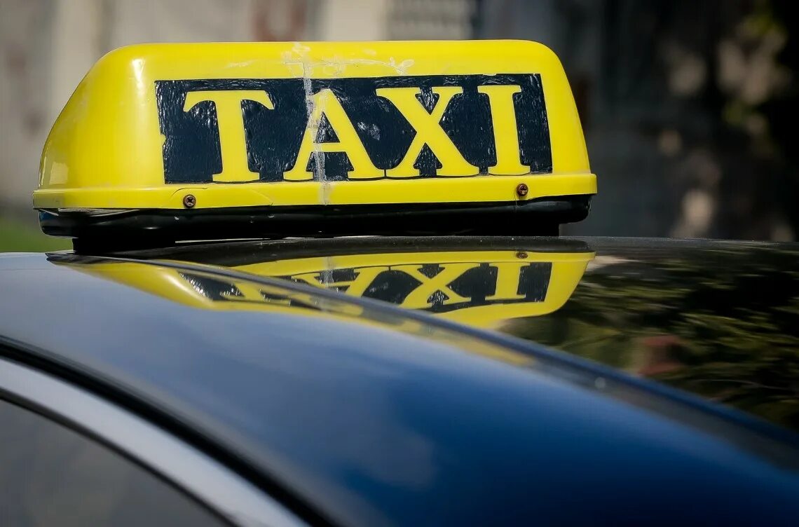 Таксист. Такси Тюмень. Местные таксисты. Пермское такси. Водителем такси тюмень