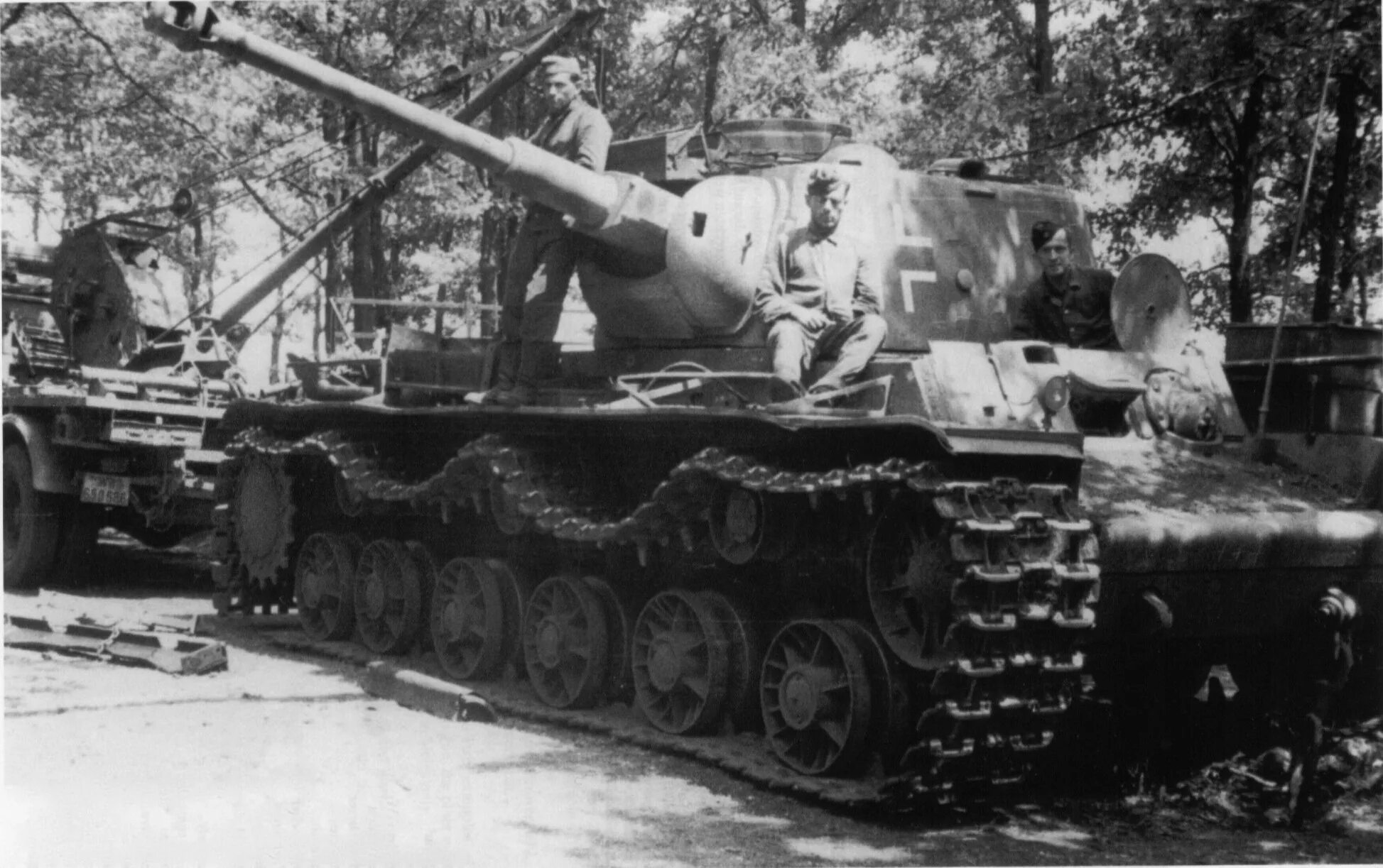 Танки кв немецкие. KV-1b 756 r. PZ Kpfw KV-1b 756(r). Кв 1 756 r. Panzerkampfwagen KV-IA 753(R) — кв-1,.