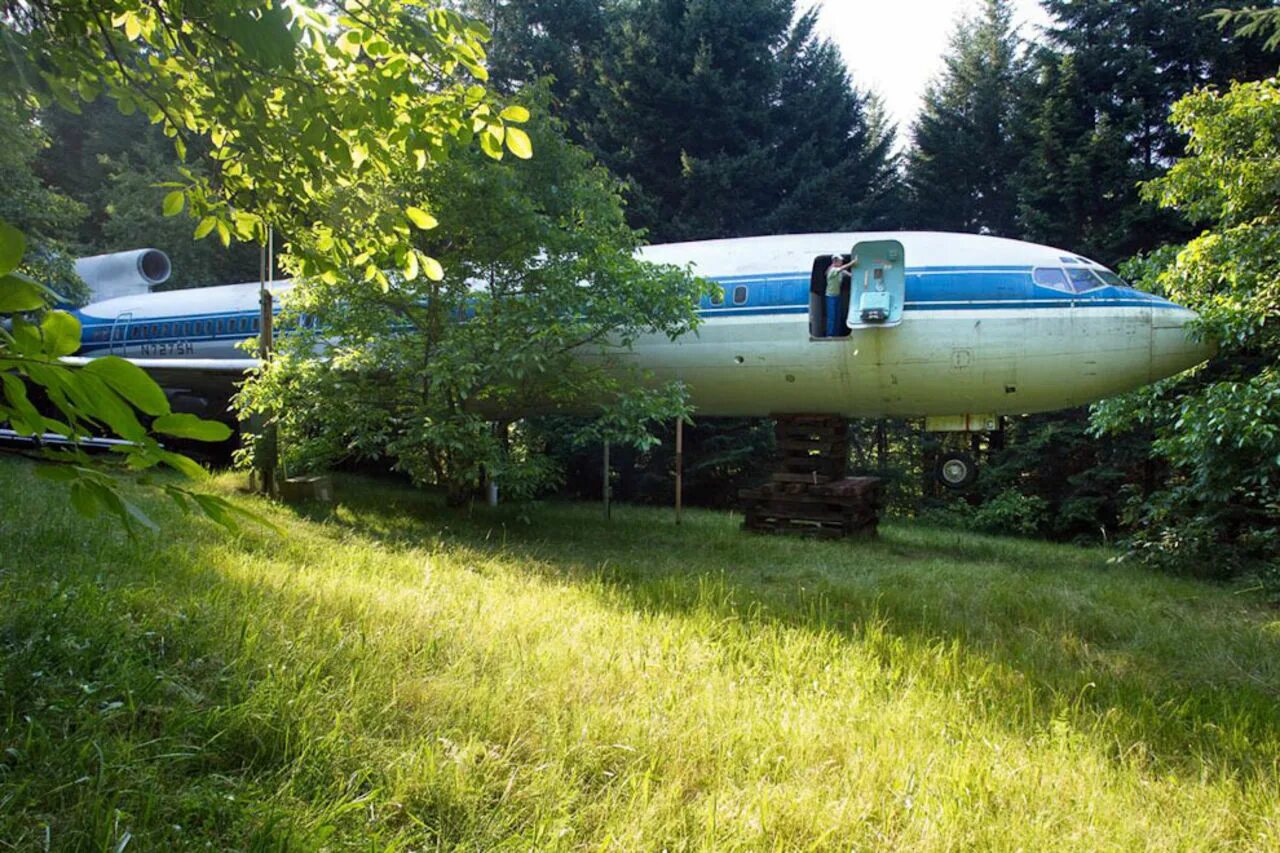 Дом приземляется. Брюс кэмпбелл boeing-727. дом самолет боинг 727. боинг 727 дом в лесу. boeing 727 переоборудовал в свой дом американец bruce campbell (брюс кэмпбелл)..