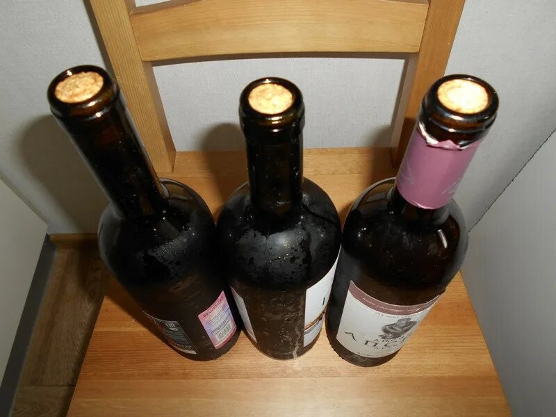 Бутылки для домашнего вина. Бутыль для домашнего вина. Домашнее вино в бутылях. Домашнее вино бутылочное. Как закрыть вино