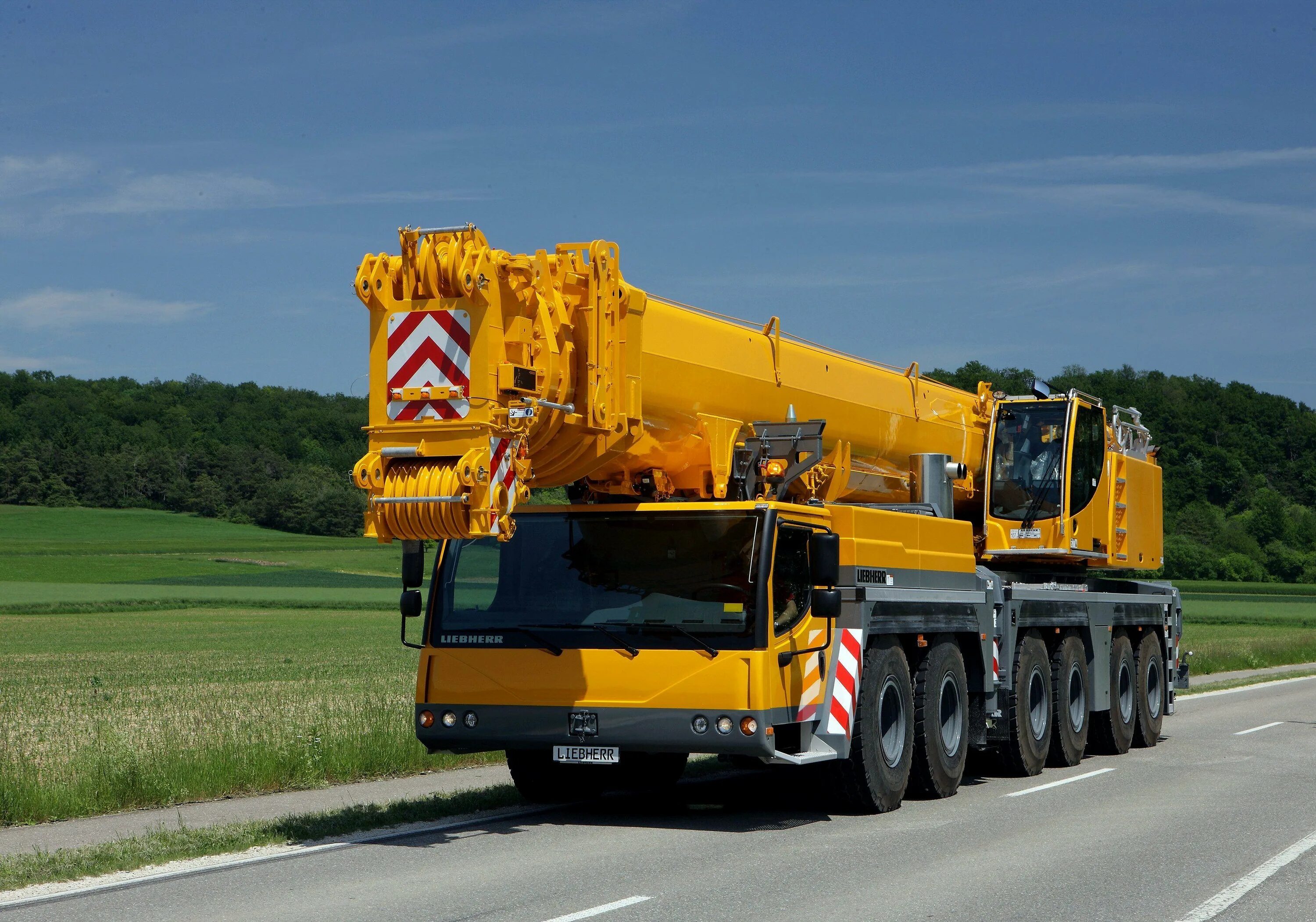 Машина 25 тонн. Liebherr LTM 1350-6.1. Кран Liebherr LTM 1150. Кран Liebherr «LTM 11200-9.1». Либхер кран 100 тонн.