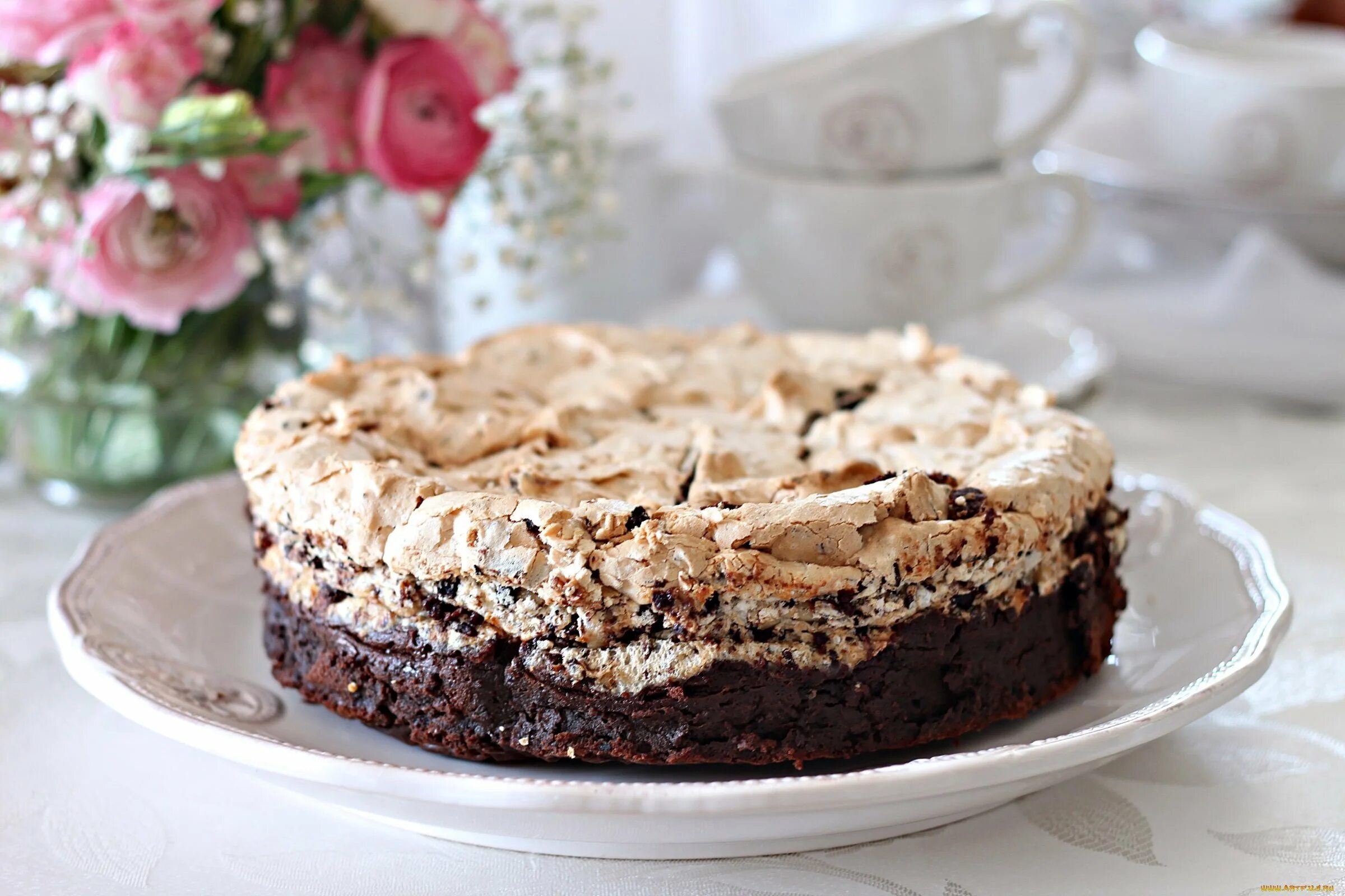 Как называется торт с безе и орехами. Торт &quot;безе с фундуком&quot; (hazelnut meringue cake). киевский торт с безе. киевский торт с грецкими орехами. шоколадный торт с безе и орехами.