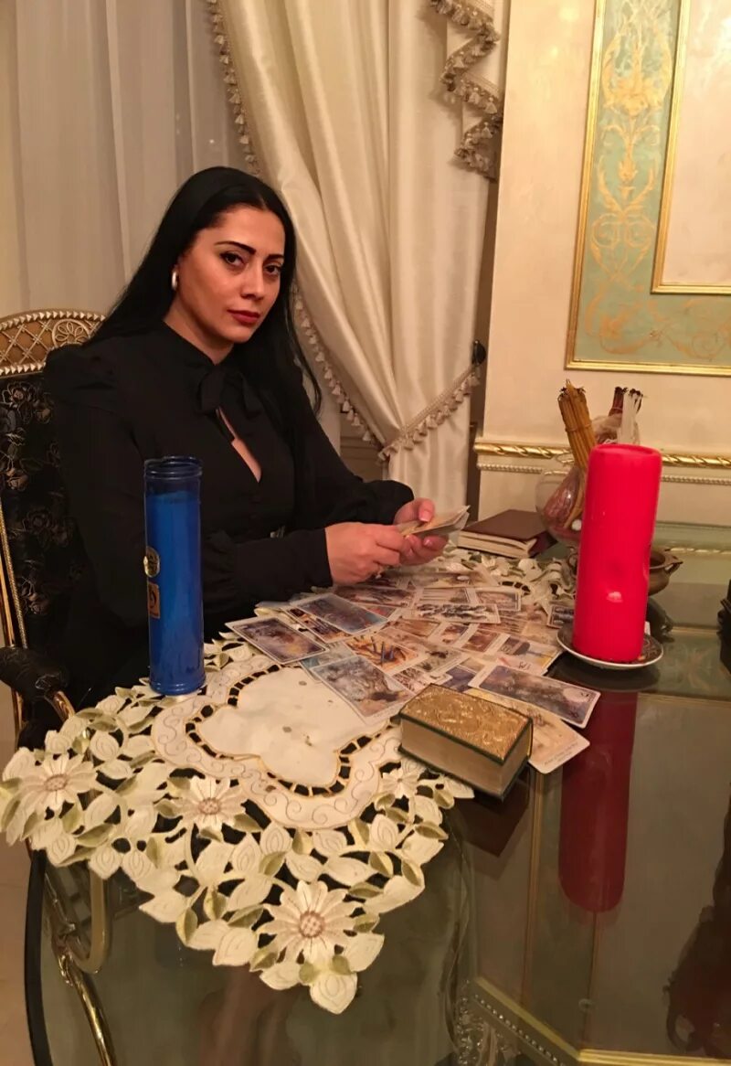 Потомственная ясновидящая. Гадалка экстрасенс. Бесплатные ясновидящие в москве. Гадалка. Гадалка.