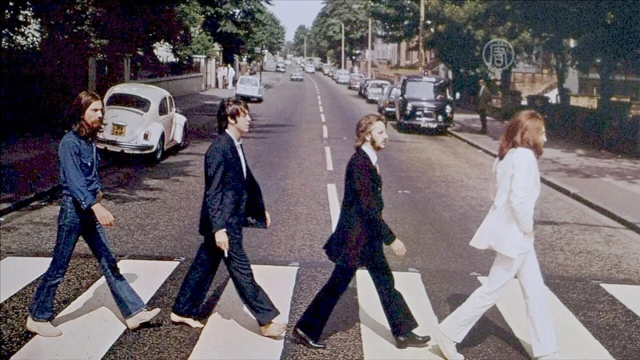 Битлз Эбби роуд обложка. Пол Маккартни Abbey Road. Битлз идут на Эбби роуд. Битлз на зебре.