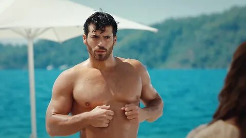 Athletic Body: Can Yaman Shirtless 