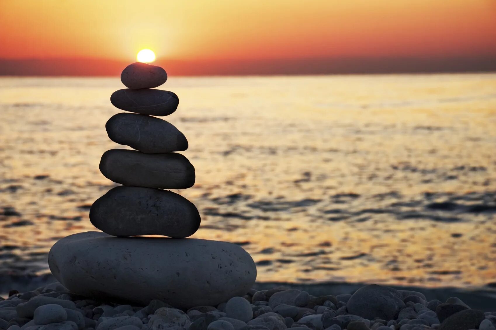 Женщина медитация. Спокойствие и умиротворение. Счастливая девушка. Медитация равновесие. Спокойствие и гармония.