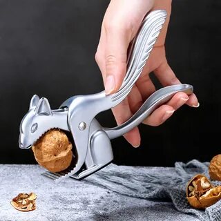 Колоть орехи