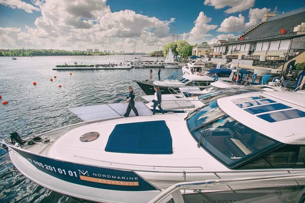 Royal yacht club. Яхт клуб москва. Королевский яхт клуб москва. Яхт-клуб новорождествено в жуковском. Яхт клуб буревестник.