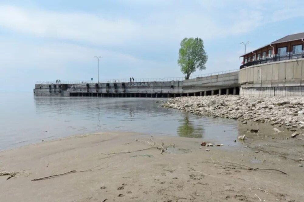 Уровень воды в реке самара. Обмеление Волги Астрахань. Река Волга обмелела. Волга обмелела в Астрахани. Обмеление Волги 2023.