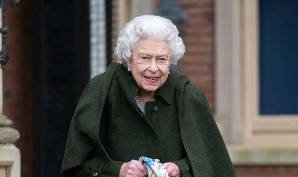 Фото елизаветы 1 ее руки Pin by Nadia e Bijou on Her majesty Elizabeth ll Queen elizabeth, Her majesty th